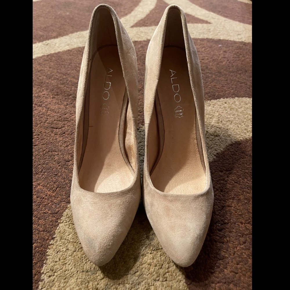 LIKE NEW Aldo Nude Suede Heels